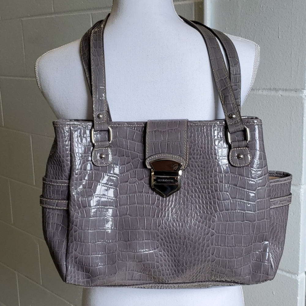 Liz Claiborne Gray Patent Lthr Gator Shldr Bag 🐊
